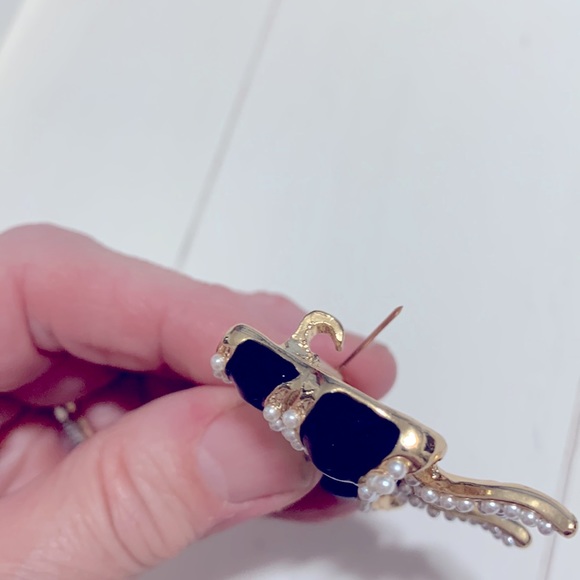 Black pearlized bow brooch gold tone - Picture 4 of 10